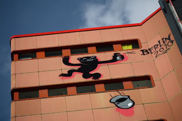 art monument flying förtress